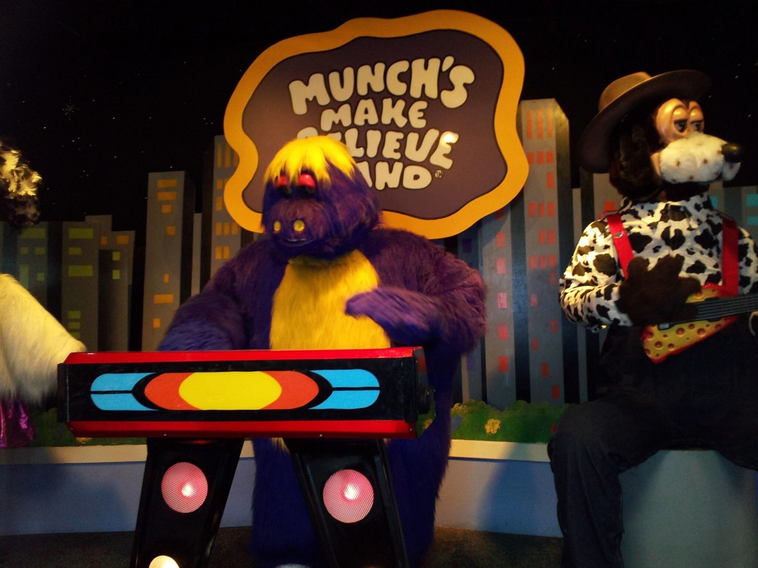 the-last-chuck-e-cheese-animatronic-band-in-the-world-is-playing-at-northridge-residency